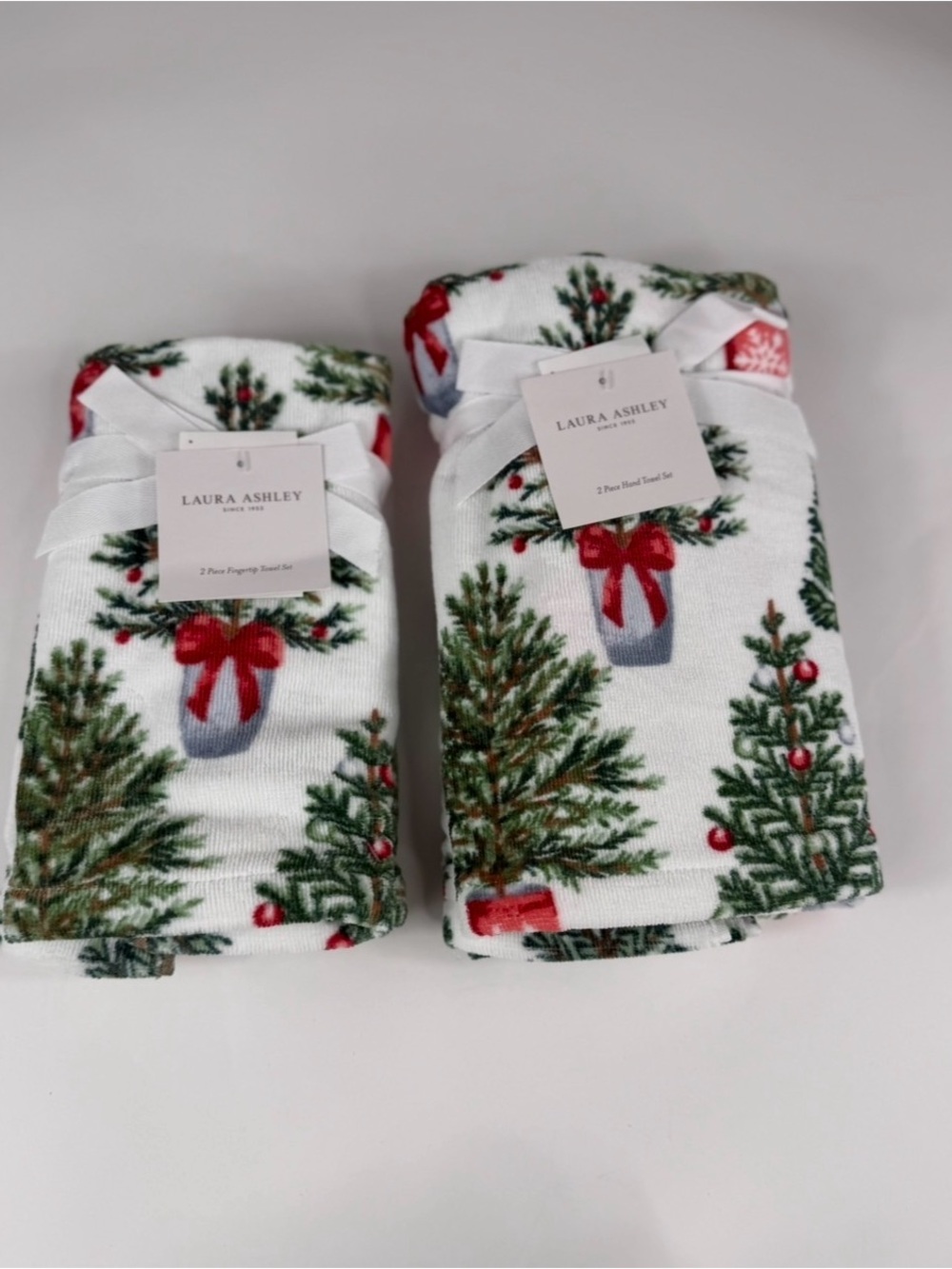 5 PC Laura Ashley Christmas Tree and Red Bow Towel Set - Picture 8 of 16